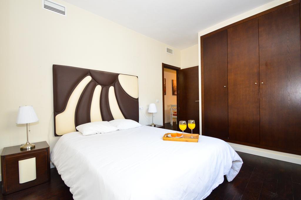 The Zentral Museo Apartment Seville Exterior photo