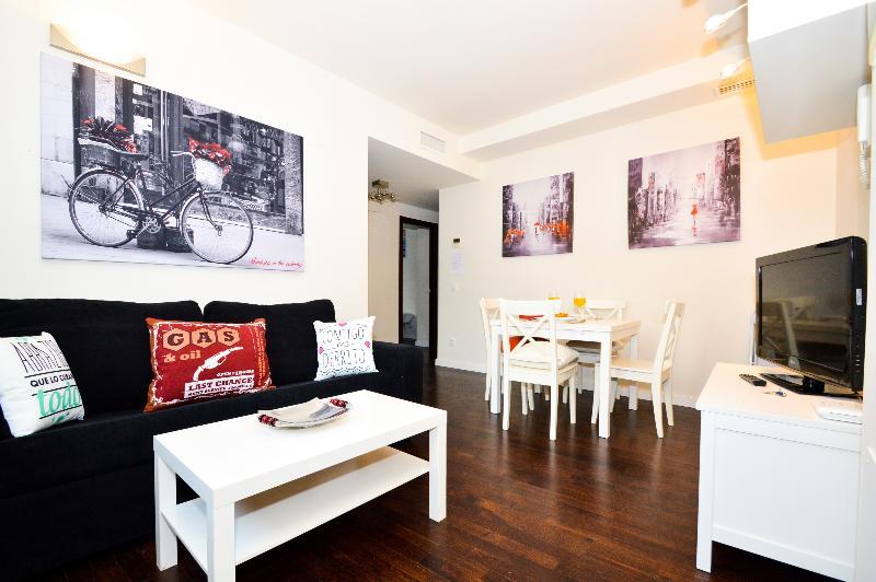 The Zentral Museo Apartment Seville Exterior photo